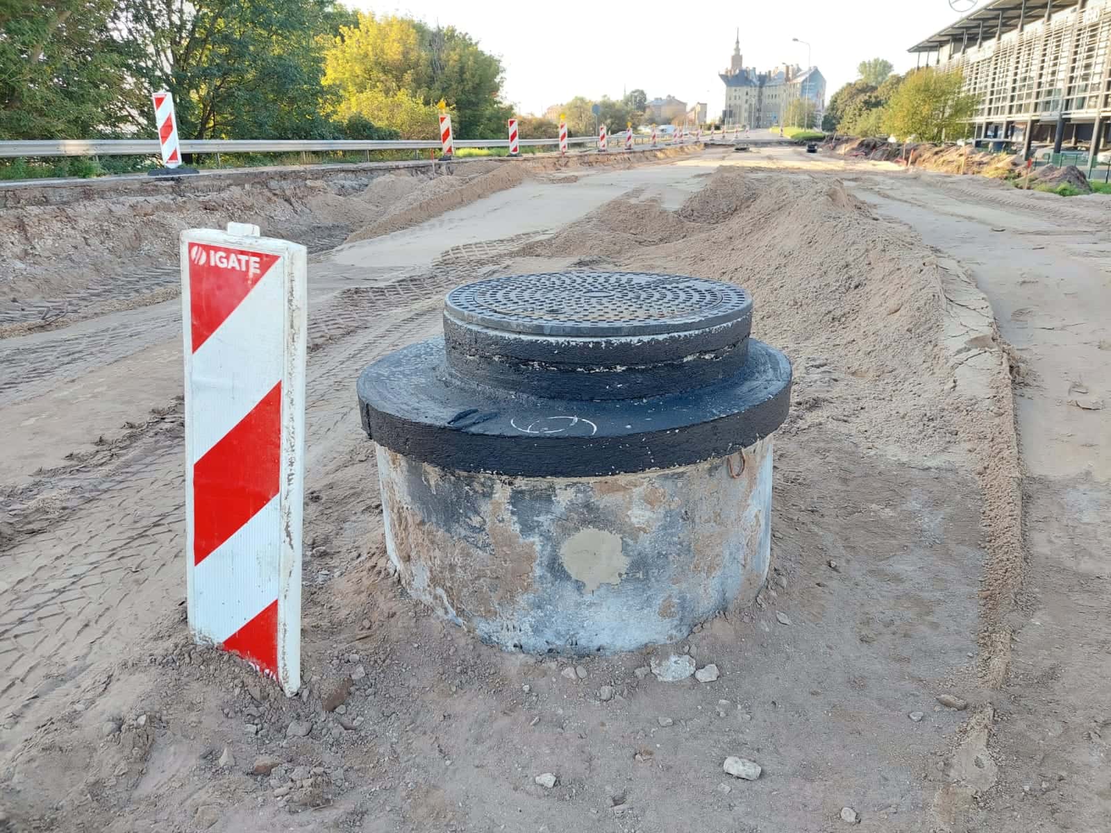 Izbūvēta betona grodu inspekcijas aka ceļa rekonstrukcijas zonā